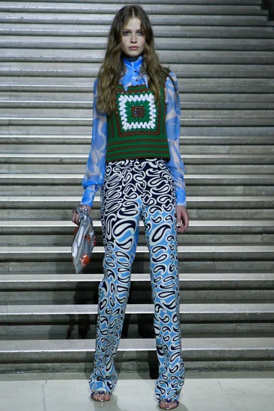 Look 15